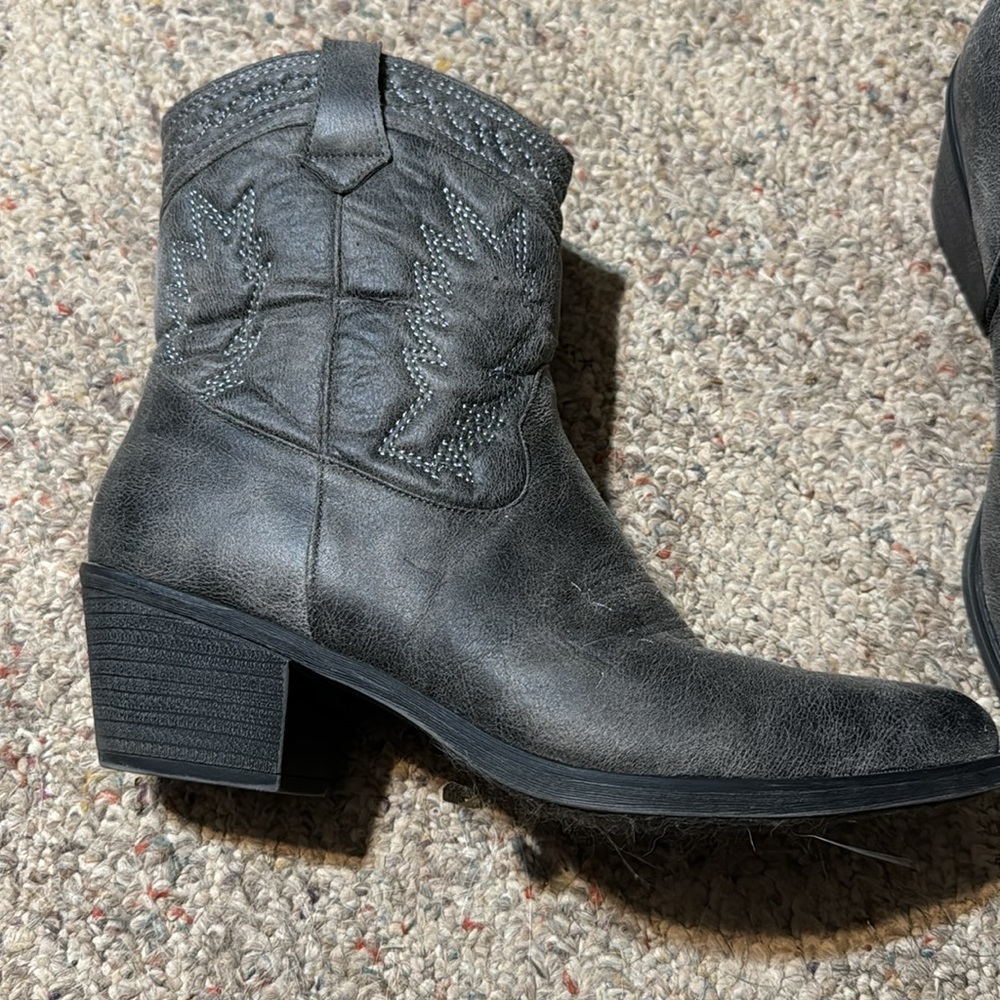 Gray boots - Picture 2 of 4